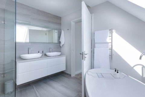 How to clean a bathroom before moving in